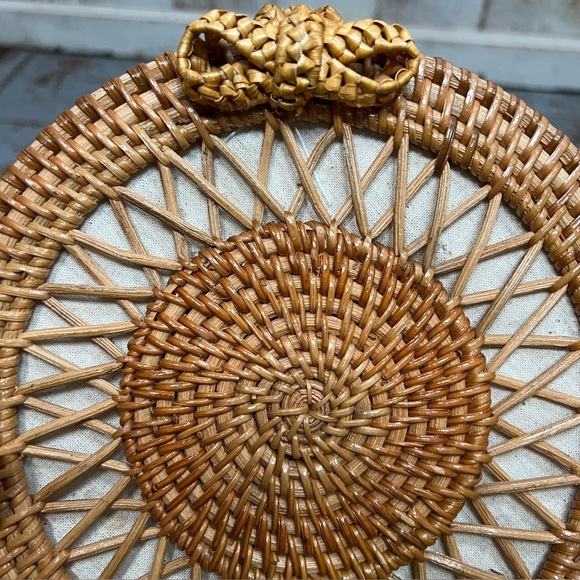 Handcrafted Brown Rattan Round Crossbody Bag - Picture 3 of 13